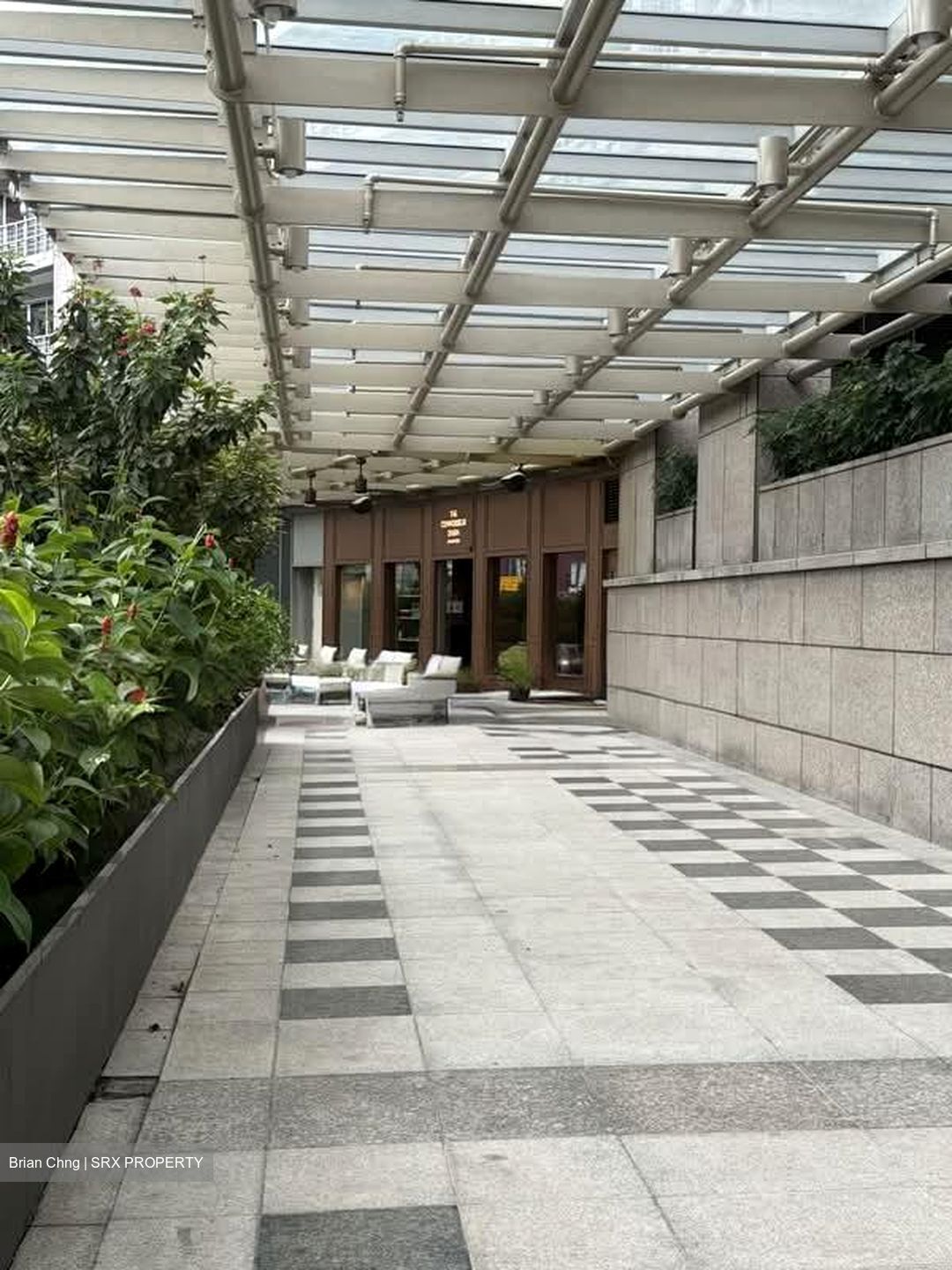 UE Square (D9), Retail #551231261
